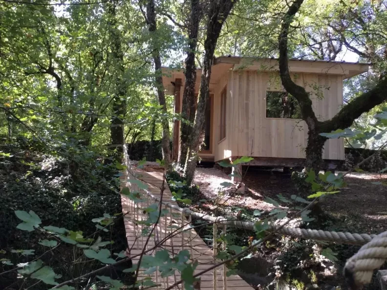 Domaine du mas de Tourel Cabane Lodge Insolite avec piscine & spa privatif dans le Lot · Livernon