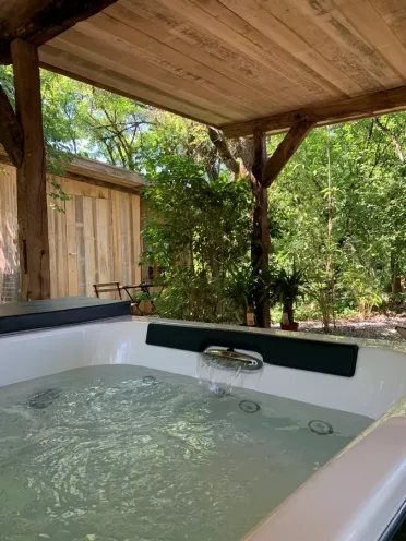 Domaine du mas de Tourel Cabane Lodge Insolite avec piscine & spa privatif dans le Lot · Livernon à Livernon — vue intérieure